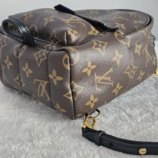 LV mini 老花後背包 Louis Vuitton LV 路易威登精品包租借 出租,LV老花 LV達芙妮 LV後背包 LV迷你後背 LV圓餅包 租借價錢與款式整理,婚禮包包租借,拍照攝影道具精品包,商務派對名牌包 哪裡租