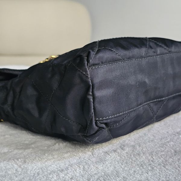 Prada 翻蓋降落傘包 Prada 精品包租借 出租,Prada尼龍手提包 翻蓋降落傘 Prada Hobo租借價錢與款式整理,穿著Prada的惡魔,婚禮包包租借,拍照攝影道具精品包,商務派對名牌包 哪裡租