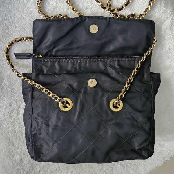 Prada 翻蓋降落傘包 Prada 精品包租借 出租,Prada尼龍手提包 翻蓋降落傘 Prada Hobo租借價錢與款式整理,穿著Prada的惡魔,婚禮包包租借,拍照攝影道具精品包,商務派對名牌包 哪裡租