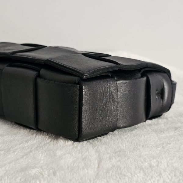 BV cassette 黑色斜背包 Bottega Veneta BV精品包租借 出租,BV編織包 BV扭結包 BV 5格五格包 租借價錢與款式整理,婚禮包包租借,拍照攝影道具精品包,商務派對名牌包 哪裡租