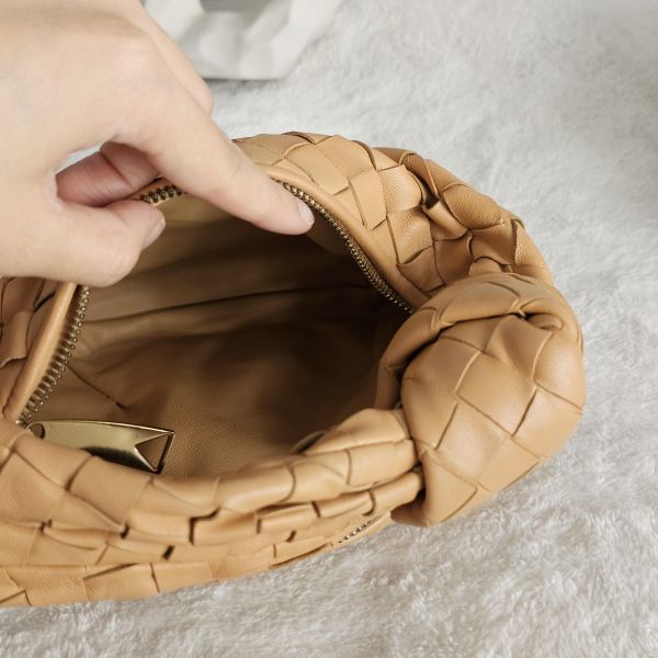 BV mini jodie 焦糖色 Bottega Veneta BV精品包租借 出租,BV編織包 BV扭結包 BV Jodie 租借價錢與款式整理,婚禮包包租借,拍照攝影道具精品包,商務派對名牌包 哪裡租