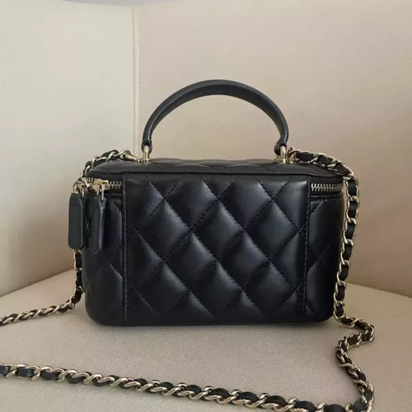 Chanel 黑色羊皮金扣 化妝盒兩用包 Chanel 香奈兒包包 長盒子黑金羊皮 化妝盒 vanity21 藍色荔枝 小香腰包 CF WOC、精品包、名牌包、精品包推薦、精品二手包、經典款
