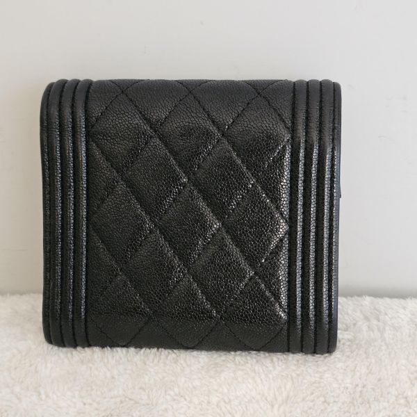 Chanel 黑金Boy三折短夾 Chanel 香奈兒包包 小香Boy黑金三折短夾 黑金雙c拉鍊卡包 長盒子黑金羊皮 化妝盒 vanity21 藍色荔枝 小香腰包 CF WOC、精品包、名牌包、精品包推薦、精品二手包、經典款
