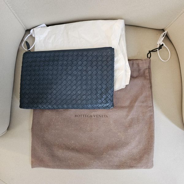 BV深藍手拿包 Bottega Veneta BV包包 深藍編織手拿包 編織包 編織長夾 編織短夾、精品包、名牌包、精品包推薦、精品二手包、經典款
