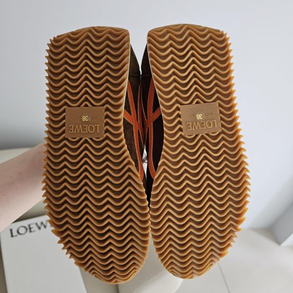 Loewe Flow Runner運動鞋38 全新 Loewe鞋 羅意威包包 Flow Runner運動鞋全新羊毛奶茶圍巾 方塊耳環 項鍊可兩用全新 flamenco mini 米白福袋包、精品包、名牌包、精品包推薦、精品二手包、經典款