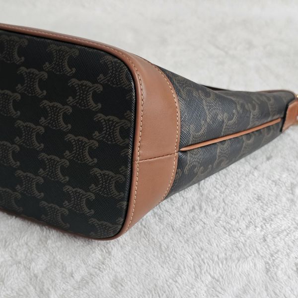 Celine 凱旋水桶包 Celine 精品包租借 出租,Celine凱旋老花 水桶包 貝殼包 Celine腋下包 Celine半月包 租借價錢與款式整理,婚禮包包租借,拍照攝影道具精品包,商務派對名牌包 哪裡租