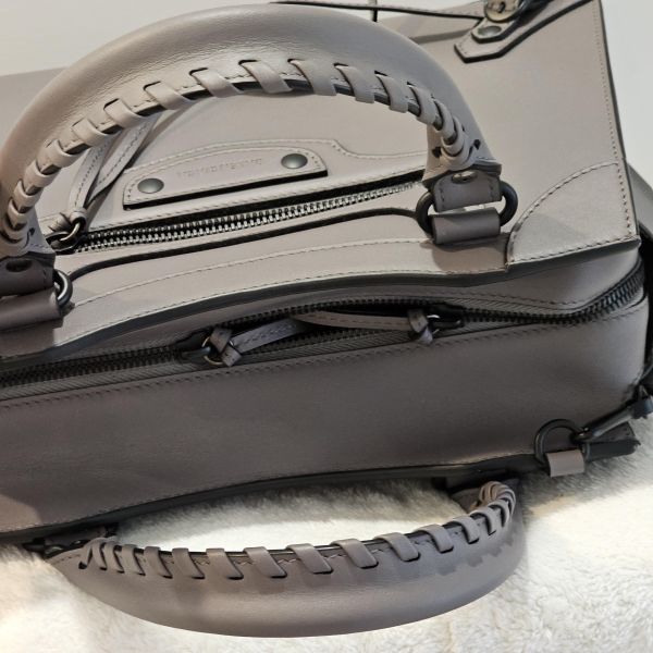 Balenciaga Neo classic 深灰兩用機車包 98新閒置 Balenciaga 巴黎世家包包 Neo classic 深灰兩用機車包、精品包、名牌包、精品包推薦、精品二手包、經典款