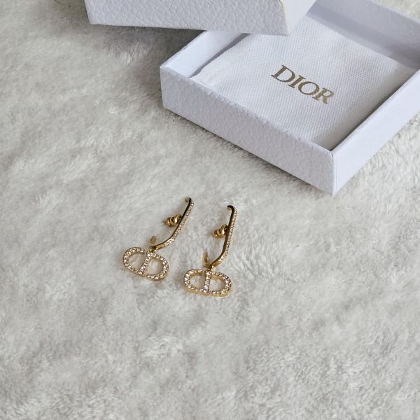 Dior 長水鑽耳環 全新 Dior 迪奧水鑽耳環 黛妃包 cest老花水桶 book tote 雙面皮帶全新閒置、精品包、名牌包、精品包推薦、精品二手包、經典款
