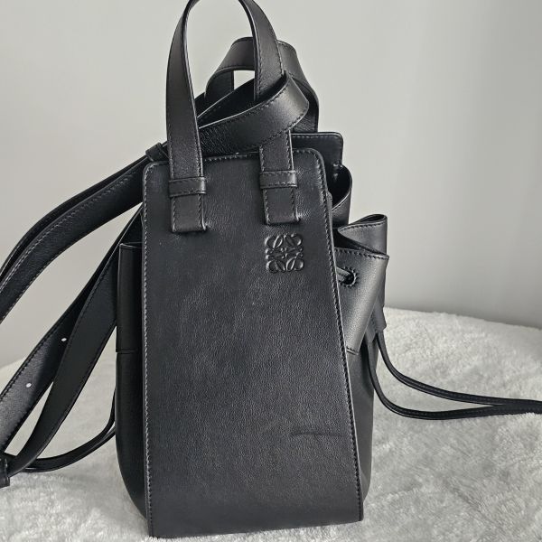 Loewe hammock 吊床包黑色 Loewe 羅意威精品包租借 出租,Loewe吊床包 Loewe小牛皮 租借價錢與款式整理,婚禮包包租借,拍照攝影道具精品包,商務派對名牌包 哪裡租