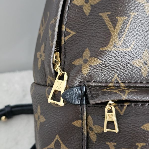 LV mini 老花後背包 Louis Vuitton LV 路易威登精品包租借 出租,LV老花 LV達芙妮 LV後背包 LV迷你後背 LV圓餅包 租借價錢與款式整理,婚禮包包租借,拍照攝影道具精品包,商務派對名牌包 哪裡租