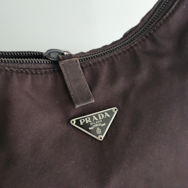 Prada咖色尼龍手提包 Prada包包 咖色尼龍手提包 hobo 尼龍手袋、精品包、名牌包、精品包推薦、精品二手包、經典款