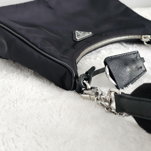 Prada Hobo三合一尼龍包 Prada 精品包租借 出租,Prada尼龍手提包 翻蓋降落傘 Prada Hobo租借價錢與款式整理,穿著Prada的惡魔,婚禮包包租借,拍照攝影道具精品包,商務派對名牌包 哪裡租