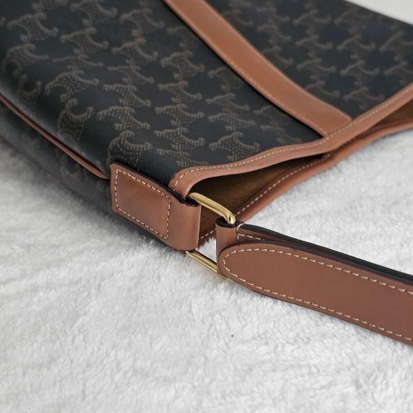 Celine 凱旋水桶包 Celine 精品包租借 出租,Celine凱旋老花 水桶包 貝殼包 Celine腋下包 Celine半月包 租借價錢與款式整理,婚禮包包租借,拍照攝影道具精品包,商務派對名牌包 哪裡租