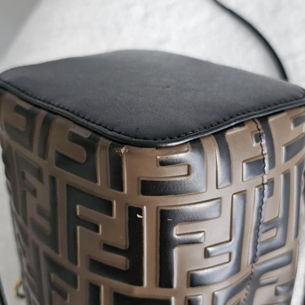 Fendi 老花小水桶 Fendi 芬迪精品包租借 出租,Fendi老花水桶包 Fendi飯盒 Fendi大法棍  租借價錢與款式整理,婚禮包包租借,拍照攝影道具精品包,商務派對名牌包 哪裡租