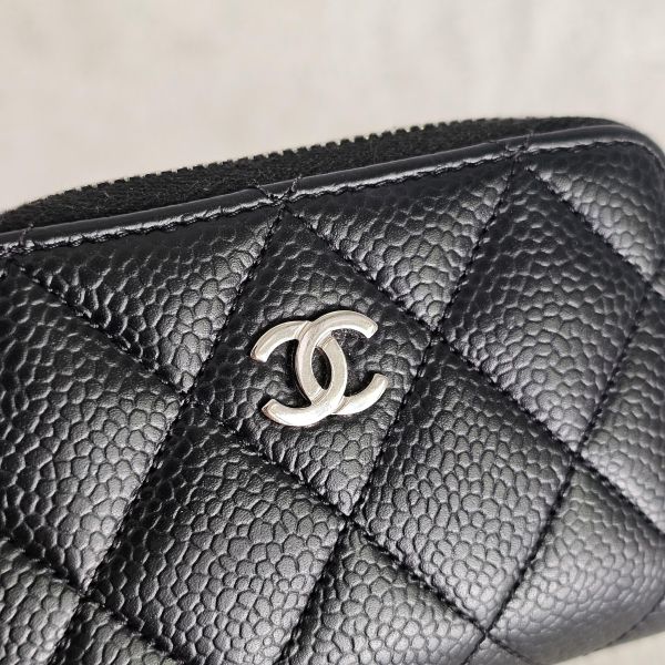 Chanel ㄇ字零錢包 黑銀 Chanel 香奈兒包包 ㄇ字零錢包黑荔枝 長盒子黑金羊皮 化妝盒 vanity21 藍色荔枝 小香腰包 CF WOC、精品包、名牌包、精品包推薦、精品二手包、經典款