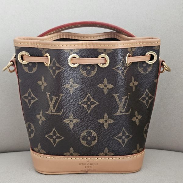 LV 迷你水桶nano noe M81266 LV包包 迷你水桶nano noe Trainer牛仔藍運動鞋 ivy woc 白金wave鏈包 老花 keepall50黑武士 蒙田 montsouris bb 圓餅包 水桶包、精品包、名牌包、精品包推薦、精品二手包、經典款