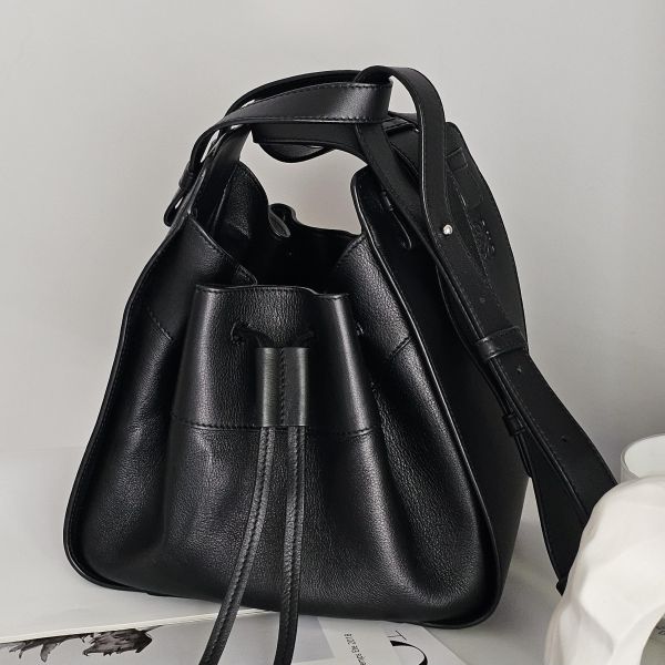 Loewe hammock 吊床包黑色 Loewe 羅意威精品包租借 出租,Loewe吊床包 Loewe小牛皮 租借價錢與款式整理,婚禮包包租借,拍照攝影道具精品包,商務派對名牌包 哪裡租