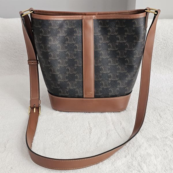 Celine 凱旋水桶包 Celine 精品包租借 出租,Celine凱旋老花 水桶包 貝殼包 Celine腋下包 Celine半月包 租借價錢與款式整理,婚禮包包租借,拍照攝影道具精品包,商務派對名牌包 哪裡租