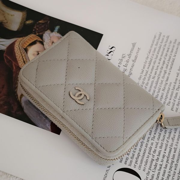 Chanel ㄇ字零錢包 灰荔枝銀扣 新版 Chanel 香奈兒包包 ㄇ字零錢包灰荔枝 長盒子黑金羊皮 化妝盒 vanity21 藍色荔枝 小香腰包 CF WOC、精品包、名牌包、精品包推薦、精品二手包、經典款