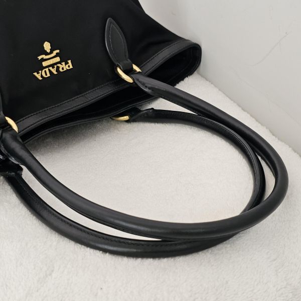 Prada 黑色尼龍托特包 Prada 精品包租借 出租,Prada尼龍手提包 托特包 翻蓋降落傘 Prada Hobo租借價錢與款式整理,穿著Prada的惡魔,婚禮包包租借,拍照攝影道具精品包,商務派對名牌包 哪裡租