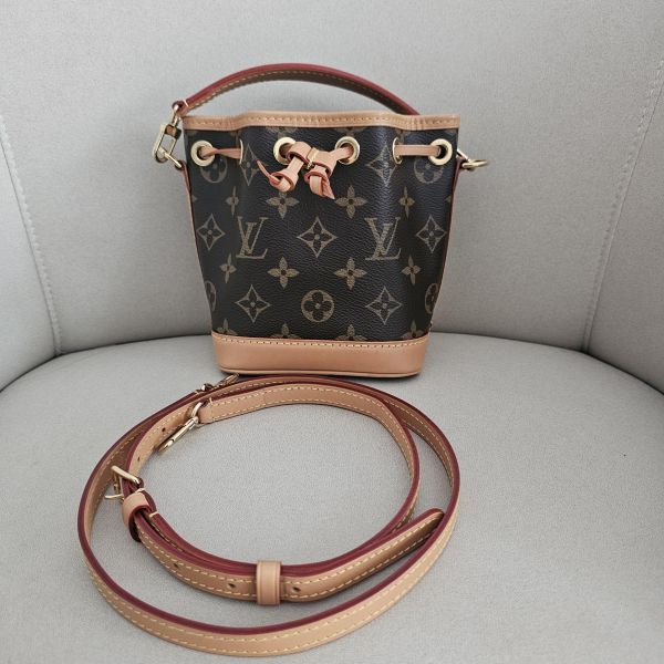 LV 迷你水桶nano noe M81266 LV包包 迷你水桶nano noe Trainer牛仔藍運動鞋 ivy woc 白金wave鏈包 老花 keepall50黑武士 蒙田 montsouris bb 圓餅包 水桶包、精品包、名牌包、精品包推薦、精品二手包、經典款