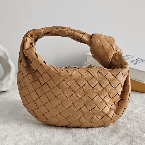 BV mini jodie 焦糖色 Bottega Veneta BV精品包租借 出租,BV編織包 BV扭結包 BV Jodie 租借價錢與款式整理,婚禮包包租借,拍照攝影道具精品包,商務派對名牌包 哪裡租
