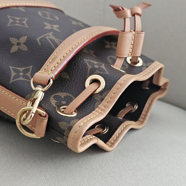 LV 迷你水桶nano noe M81266 LV包包 迷你水桶nano noe Trainer牛仔藍運動鞋 ivy woc 白金wave鏈包 老花 keepall50黑武士 蒙田 montsouris bb 圓餅包 水桶包、精品包、名牌包、精品包推薦、精品二手包、經典款