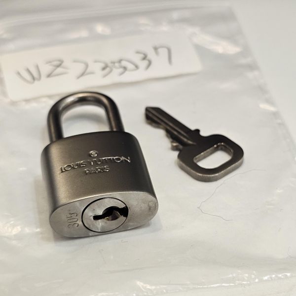 LV keepall50 黑格壓紋 旅行袋 LV包包 老花 keepall50黑武士 蒙田 ivy woc 迷你水桶nano montsouris bb 圓餅包 水桶包、精品包、名牌包、精品包推薦、精品二手包、經典款