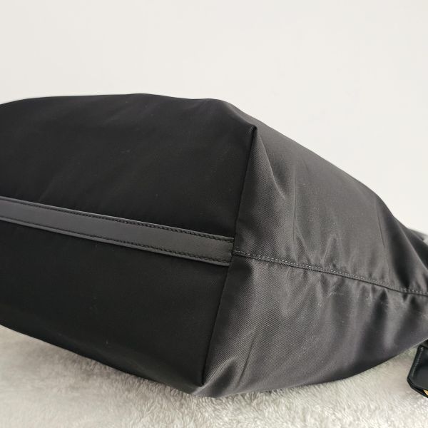 Prada 黑色尼龍托特包 Prada包包 黑色尼龍托特包 咖色尼龍手提包 hobo 尼龍手袋、精品包、名牌包、精品包推薦、精品二手包、經典款