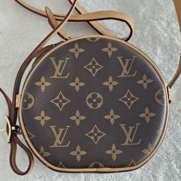 LV 老花圓餅包 Louis Vuitton LV 路易威登精品包租借 出租,LV老花 LV達芙妮 LV後背包 LV迷你後背 LV圓餅包 租借價錢與款式整理,婚禮包包租借,拍照攝影道具精品包,商務派對名牌包 哪裡租