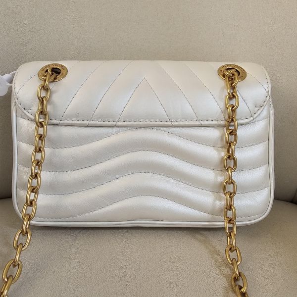 LV 白色金鏈wave 鏈包 LV包包 白金wave鏈包 老花 keepall50黑武士 蒙田 ivy woc 迷你水桶nano montsouris bb 圓餅包 水桶包、精品包、名牌包、精品包推薦、精品二手包、經典款