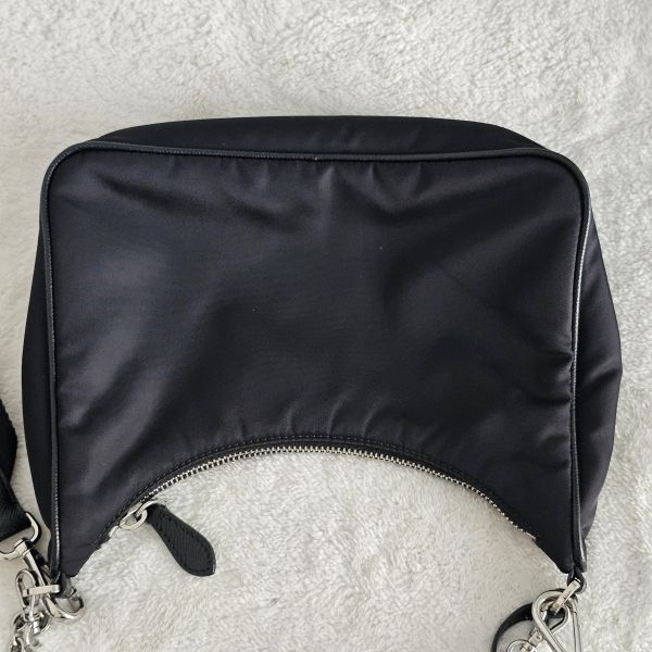 Prada Hobo三合一尼龍包 Prada 精品包租借 出租,Prada尼龍手提包 翻蓋降落傘 Prada Hobo租借價錢與款式整理,穿著Prada的惡魔,婚禮包包租借,拍照攝影道具精品包,商務派對名牌包 哪裡租