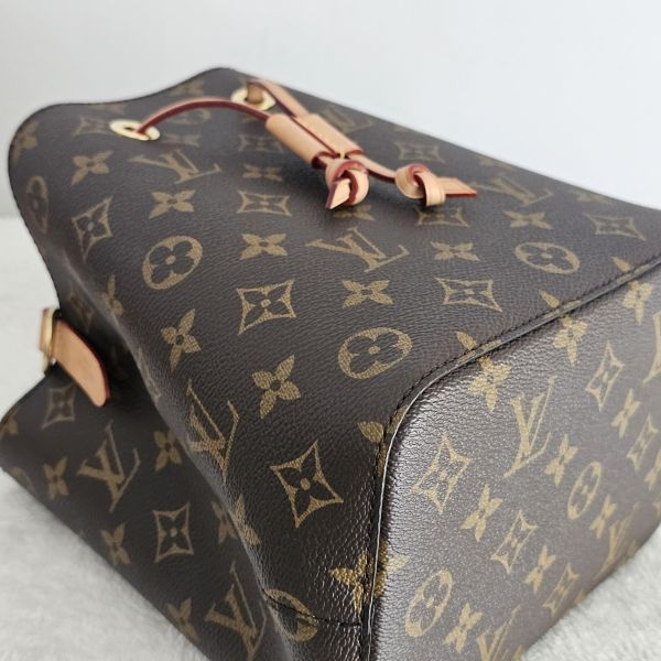 LV neonoe BB 水桶包 LV包包 neonoe BB水桶包 蒙田手提肩背包 老花寬版斜背帶 迷你水桶nano noe Trainer牛仔藍運動鞋 ivy woc 白金wave鏈包 老花 keepall50黑武士 蒙田 montsouris bb 圓餅包 水桶包、精品包、名牌包、精品包推薦、精品二手包、經典款