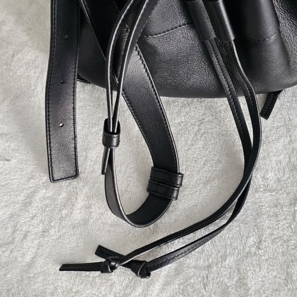 Loewe hammock 吊床包黑色 Loewe 羅意威精品包租借 出租,Loewe吊床包 Loewe小牛皮 租借價錢與款式整理,婚禮包包租借,拍照攝影道具精品包,商務派對名牌包 哪裡租