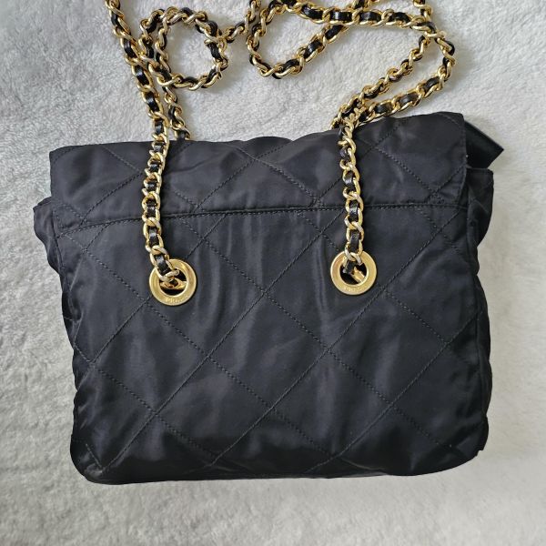 Prada 翻蓋降落傘包 Prada 精品包租借 出租,Prada尼龍手提包 翻蓋降落傘 Prada Hobo租借價錢與款式整理,穿著Prada的惡魔,婚禮包包租借,拍照攝影道具精品包,商務派對名牌包 哪裡租