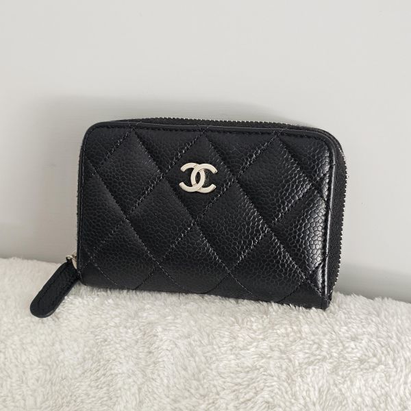 Chanel ㄇ字零錢包 黑銀 Chanel 香奈兒包包 ㄇ字零錢包黑荔枝 長盒子黑金羊皮 化妝盒 vanity21 藍色荔枝 小香腰包 CF WOC、精品包、名牌包、精品包推薦、精品二手包、經典款