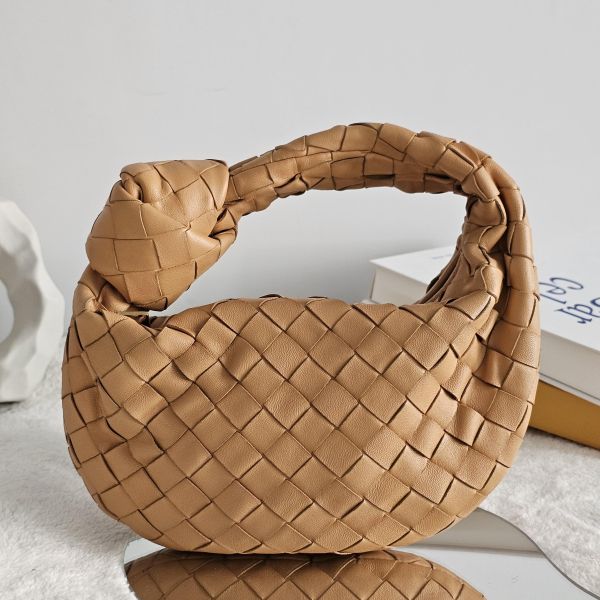 BV mini jodie 焦糖色 Bottega Veneta BV精品包租借 出租,BV編織包 BV扭結包 BV Jodie 租借價錢與款式整理,婚禮包包租借,拍照攝影道具精品包,商務派對名牌包 哪裡租