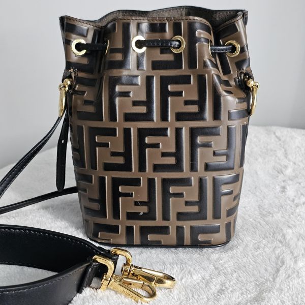 Fendi 老花小水桶 Fendi 芬迪精品包租借 出租,Fendi老花水桶包 Fendi飯盒 Fendi大法棍  租借價錢與款式整理,婚禮包包租借,拍照攝影道具精品包,商務派對名牌包 哪裡租