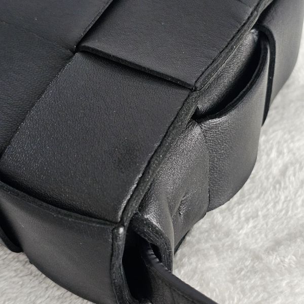 BV cassette 黑色斜背包 Bottega Veneta BV精品包租借 出租,BV編織包 BV扭結包 BV 5格五格包 租借價錢與款式整理,婚禮包包租借,拍照攝影道具精品包,商務派對名牌包 哪裡租
