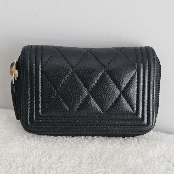 Chanel 黑金Boy零錢包 Chanel 香奈兒包包 小香Boy黑金零錢包 三折短夾 黑金雙c拉鍊卡包 長盒子黑金羊皮 化妝盒 vanity21 藍色荔枝 小香腰包 CF WOC、精品包、名牌包、精品包推薦、精品二手包、經典款
