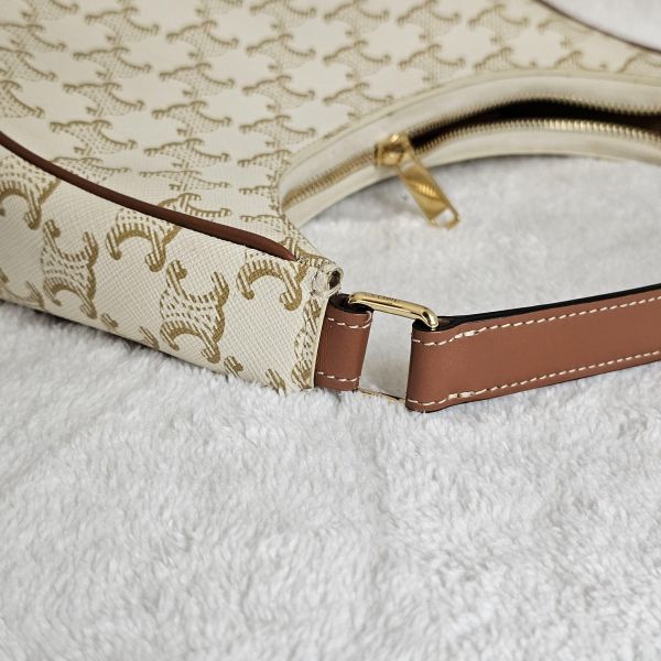 Celine 白老花腋下包 Celine 精品包租借 出租,Celine凱旋 白老花 貝殼包 Celine腋下包 Celine半月包 租借價錢與款式整理,婚禮包包租借,拍照攝影道具精品包,商務派對名牌包 哪裡租