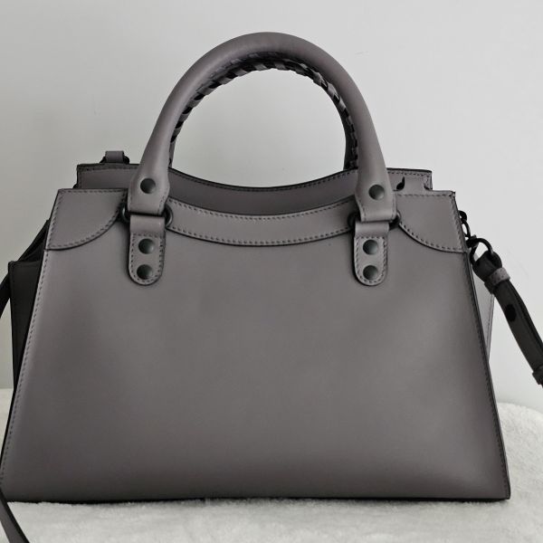 Balenciaga Neo classic 深灰兩用機車包 98新閒置 Balenciaga 巴黎世家包包 Neo classic 深灰兩用機車包、精品包、名牌包、精品包推薦、精品二手包、經典款