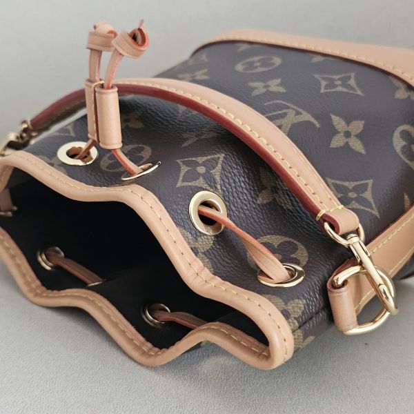 LV 迷你水桶nano noe M81266 LV包包 迷你水桶nano noe Trainer牛仔藍運動鞋 ivy woc 白金wave鏈包 老花 keepall50黑武士 蒙田 montsouris bb 圓餅包 水桶包、精品包、名牌包、精品包推薦、精品二手包、經典款