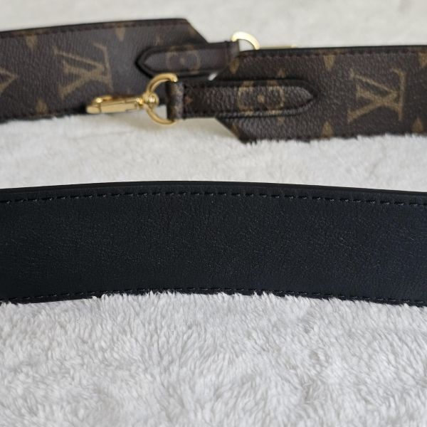LV 老花寬版斜背帶 LV包包 老花寬版斜背帶 迷你水桶nano noe Trainer牛仔藍運動鞋 ivy woc 白金wave鏈包 老花 keepall50黑武士 蒙田 montsouris bb 圓餅包 水桶包、精品包、名牌包、精品包推薦、精品二手包、經典款