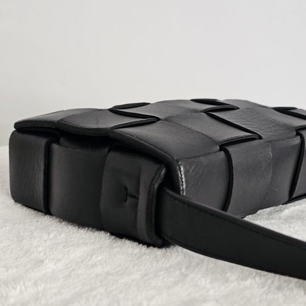 BV cassette 黑色斜背包 Bottega Veneta BV精品包租借 出租,BV編織包 BV扭結包 BV 5格五格包 租借價錢與款式整理,婚禮包包租借,拍照攝影道具精品包,商務派對名牌包 哪裡租