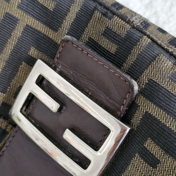 Fendi 大法棍 肩背包 Fendi 芬迪精品包租借 出租,Fendi老花水桶包 Fendi飯盒 Fendi大法棍  租借價錢與款式整理,婚禮包包租借,拍照攝影道具精品包,商務派對名牌包 哪裡租