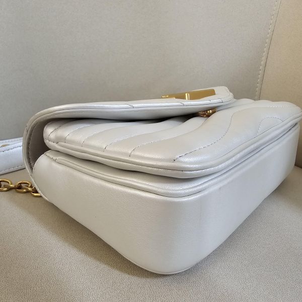 LV 白色金鏈wave 鏈包 LV包包 白金wave鏈包 老花 keepall50黑武士 蒙田 ivy woc 迷你水桶nano montsouris bb 圓餅包 水桶包、精品包、名牌包、精品包推薦、精品二手包、經典款