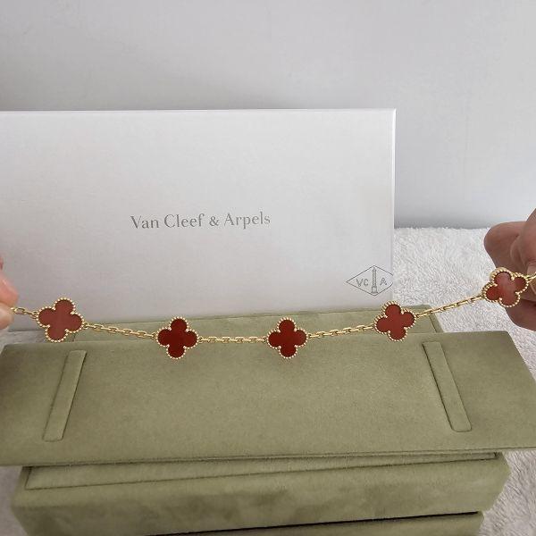 VCA紅玉髓 五花手鍊 全新閒置 VCA梵克雅寶 Van Cleef & Arpels 紅玉髓 五花手鍊 全新閒置、精品包、名牌包、精品包推薦、精品二手包、經典款