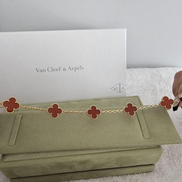 VCA紅玉髓 五花手鍊 全新閒置 VCA梵克雅寶 Van Cleef & Arpels 紅玉髓 五花手鍊 全新閒置、精品包、名牌包、精品包推薦、精品二手包、經典款