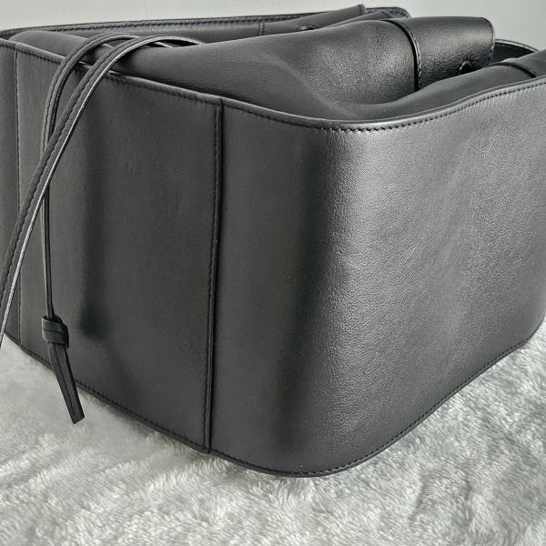 Loewe hammock 吊床包黑色 Loewe 羅意威精品包租借 出租,Loewe吊床包 Loewe小牛皮 租借價錢與款式整理,婚禮包包租借,拍照攝影道具精品包,商務派對名牌包 哪裡租